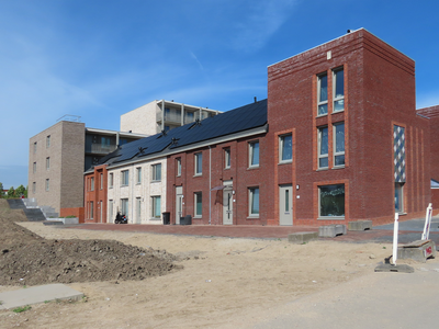 850577 Gezicht op het nieuwbouwwoningblok Dukaatpad 2-12 (links), op de hoek met de Tweede Muntmeesterlaan in de buurt ...